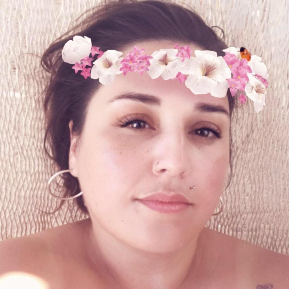 Meet your Posher, Larissa